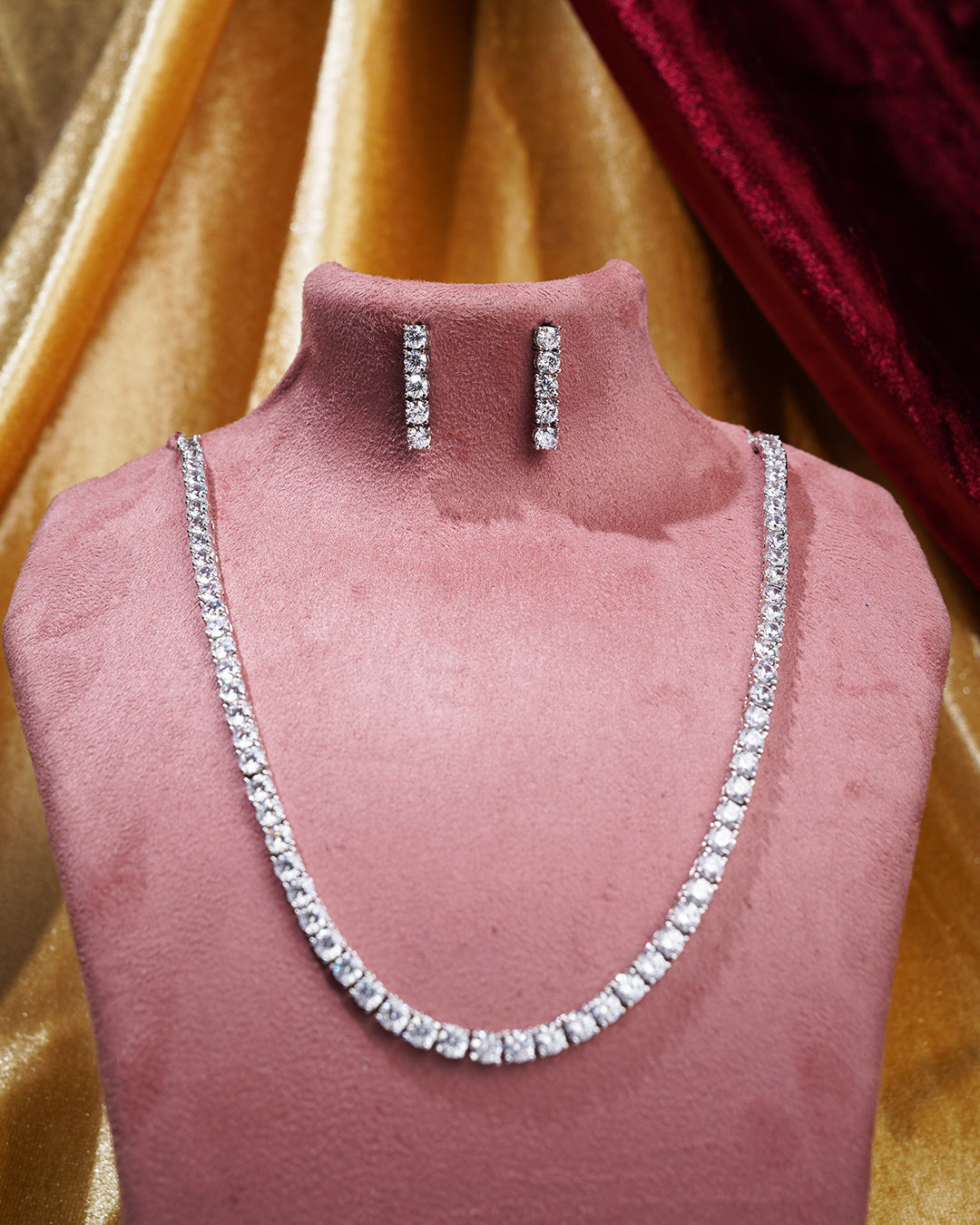 Nirantara Glow Raaga Diamond Set